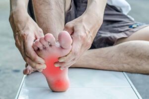 Căng cơ bàn chân là bệnh gì? Khắc phục căng cơ bàn chân
