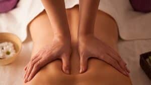 5 lợi ích của việc massage xương khớp ít người biết đến