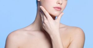 9 thói quen xấu khiến mặt bạn ngày càng bị lệch đi