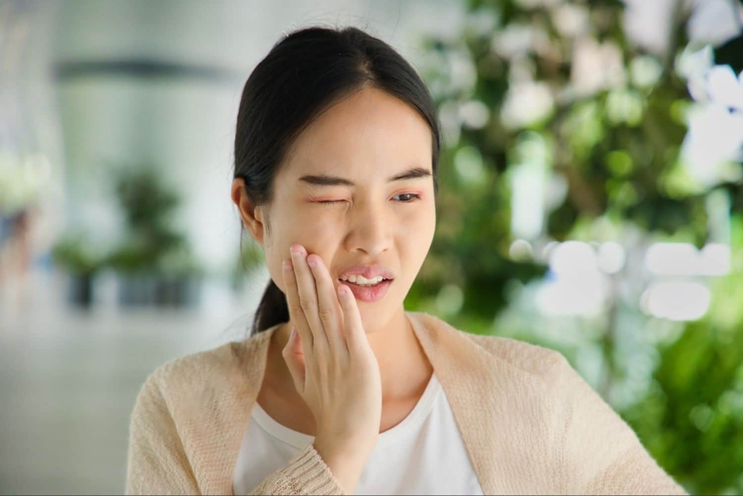 Đau khớp nhai không phải là một bệnh độc lập, mà là một triệu chứng nổi bật của rối loạn khớp thái dương hàm Đau khớp nhai không phải là một bệnh độc lập, mà là một triệu chứng nổi bật của rối loạn khớp thái dương hàm