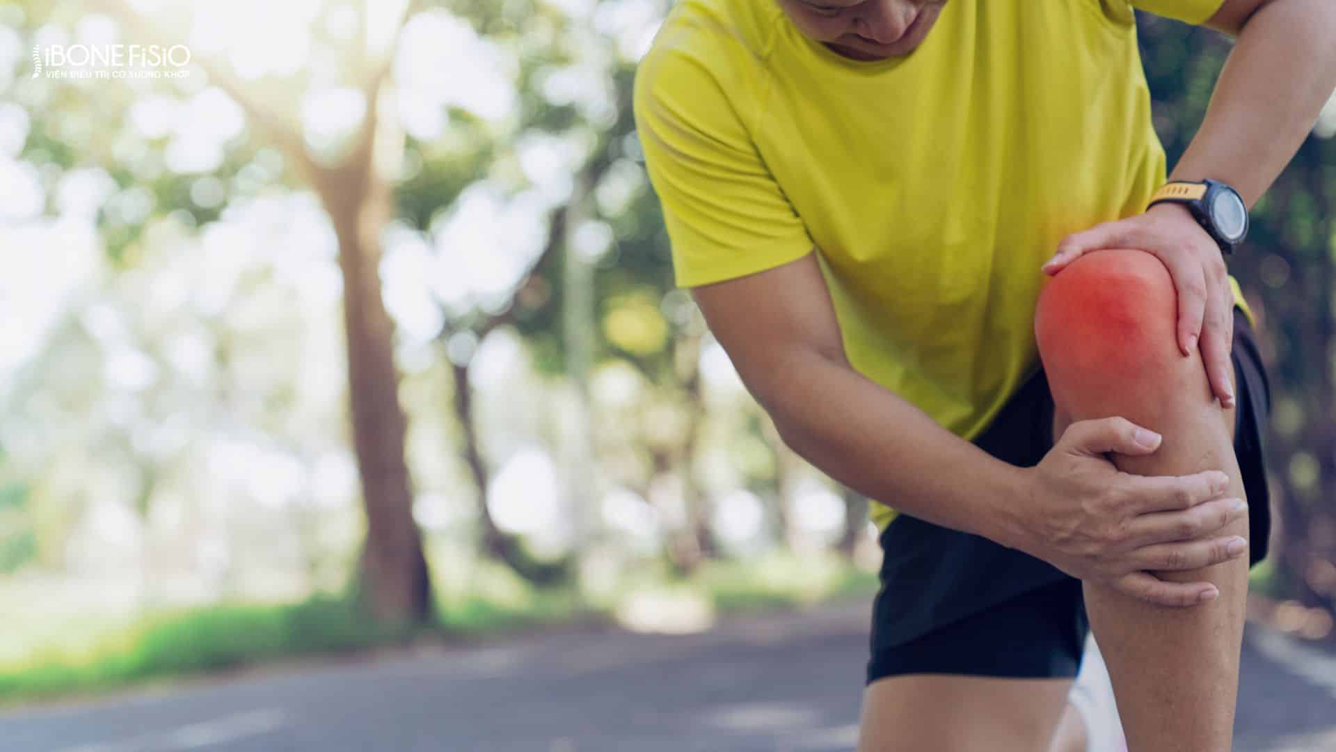 Viêm khớp gối: Nguyên nhân, dấu hiệu và phác đồ điều trị chuẩn Y khoa 4 Đau nhức tóe lên và nghe tiếng kêu lục cục