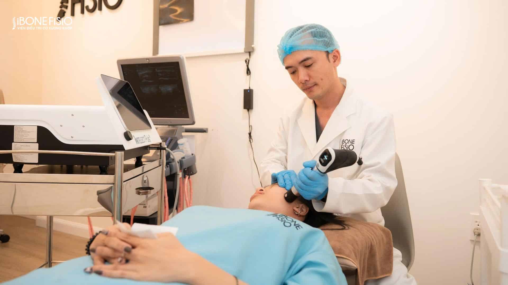 Lệch mặt là gì? Nguyên nhân, dấu hiệu và cách khắc phục hiệu quả 13 Điều trị lệch mặt ở iBONE FiSiO