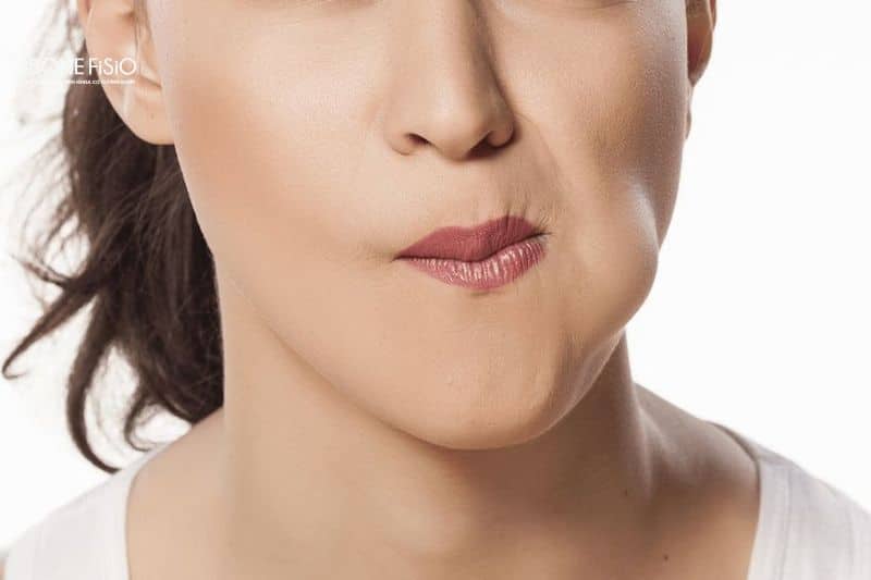 Nhai 1 bên bị lệch mặt và cách khắc phục hiệu quả theo từng nguyên nhân 2 Thói quen ăn nhai một bên