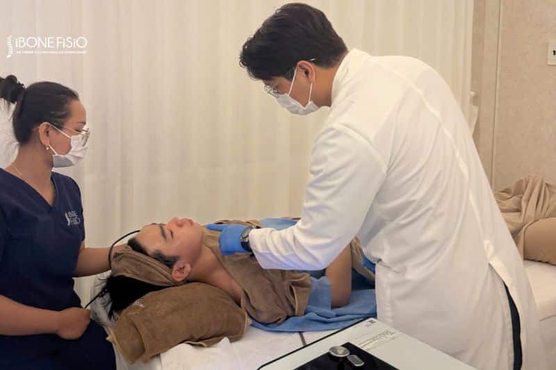 Nhai 1 bên bị lệch mặt và cách khắc phục hiệu quả theo từng nguyên nhân 11 Vật lý trị liệu lệch mặt TMJ