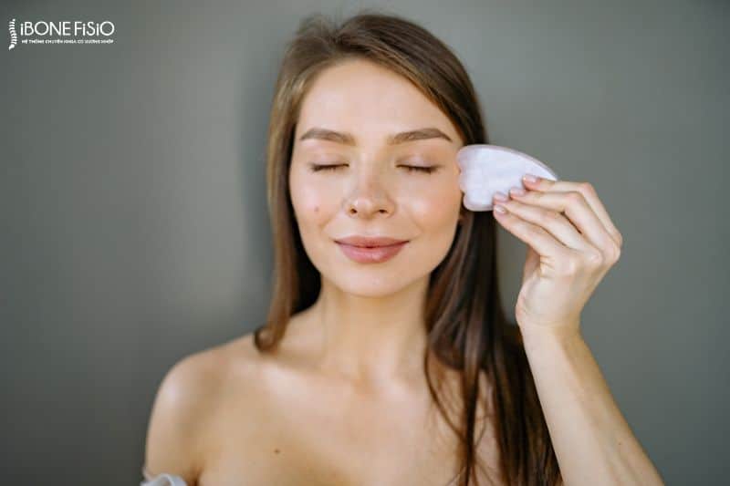 Cách hết lệch mặt hiệu quả, đơn giản TẠI NHÀ 2 Tự massage mặt tại nhà