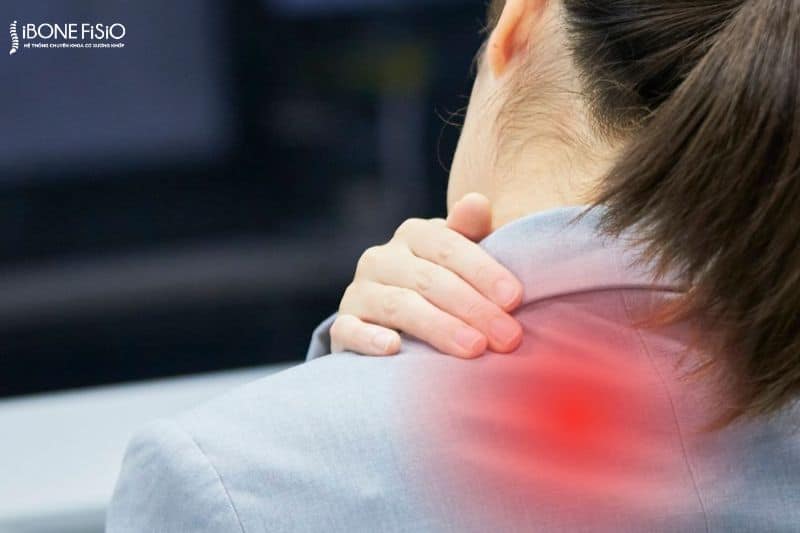 Chữa đau cổ vai gáy ở đâu an toàn và hiệu quả tại TP.HCM 3 Thói quen sinh hoạt làm việc văn phòng ngồi nhiều